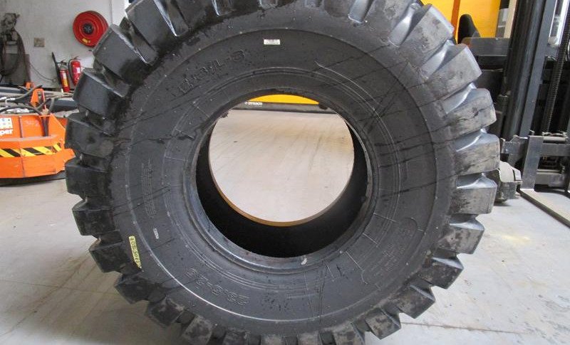 FUJITYRES 4 banden 23.5x25