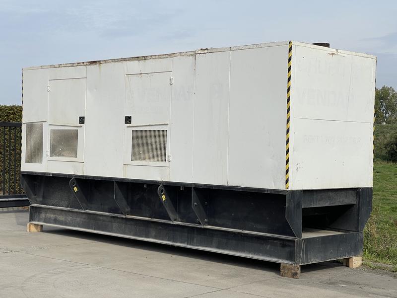 CATERPILLAR C 18 - 700